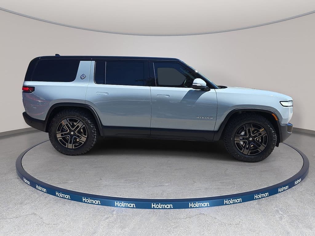 2023 Rivian R1S photo 1