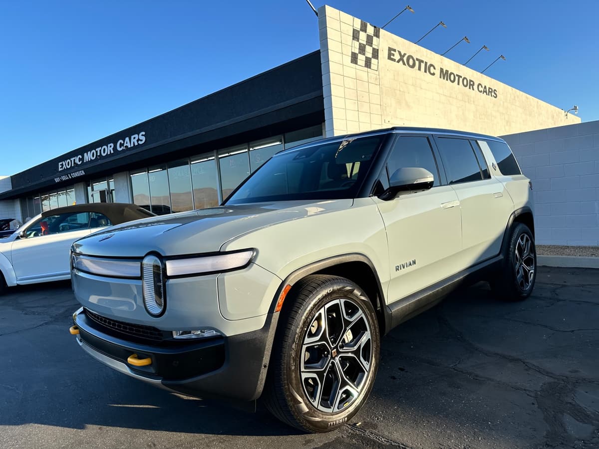 2024 Rivian R1S photo 1