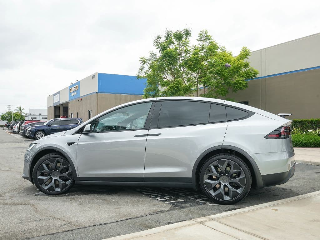 2026 Tesla Model X photo 1