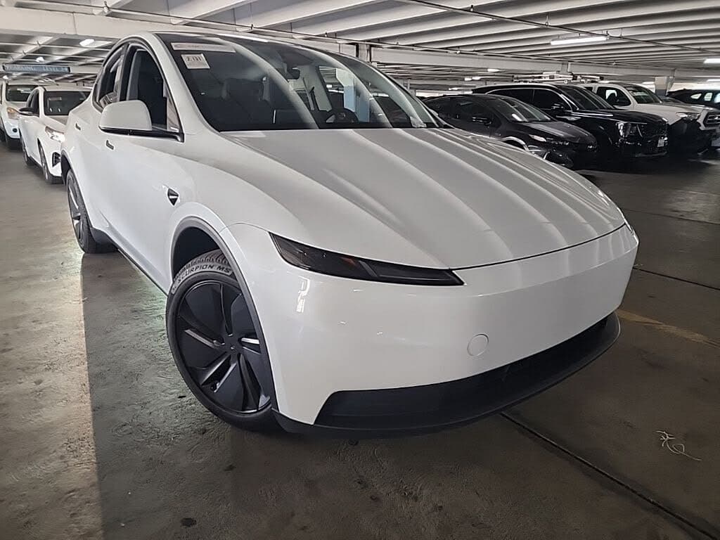 2026 Tesla Model Y photo 1