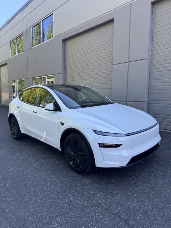 2026 Tesla Model Y photo 1