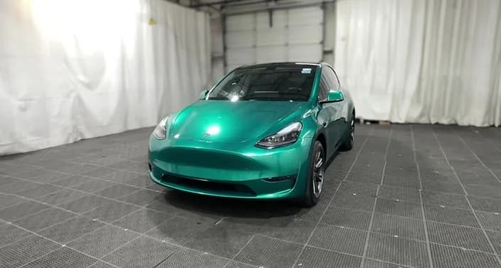 2025 Tesla Model Y photo 1