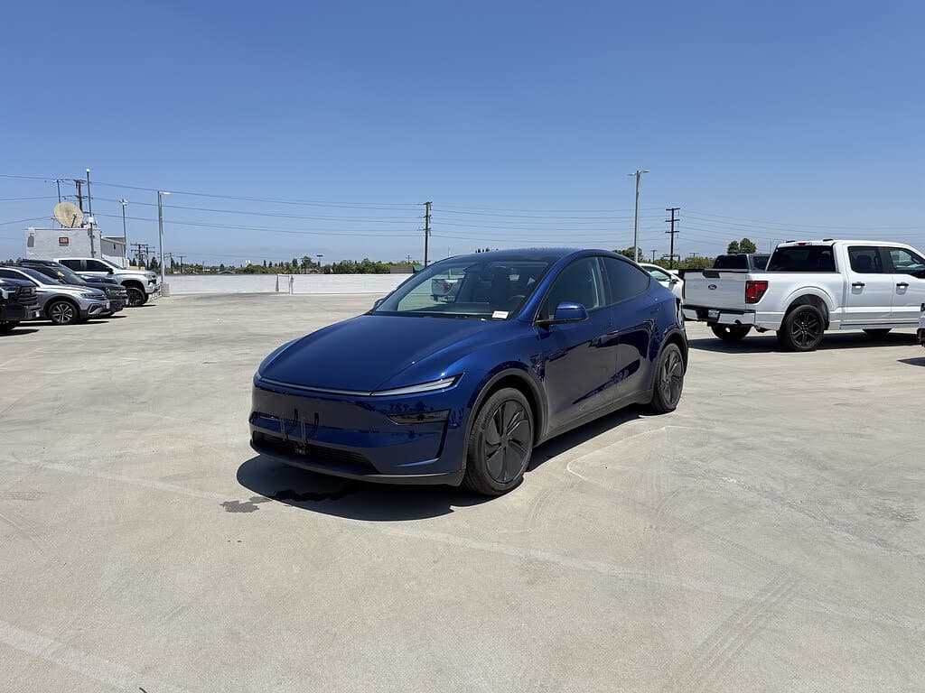 2026 Tesla Model Y photo 1