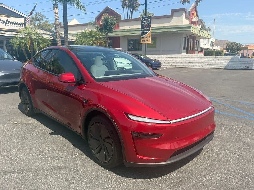 2026 Tesla Model Y photo 1