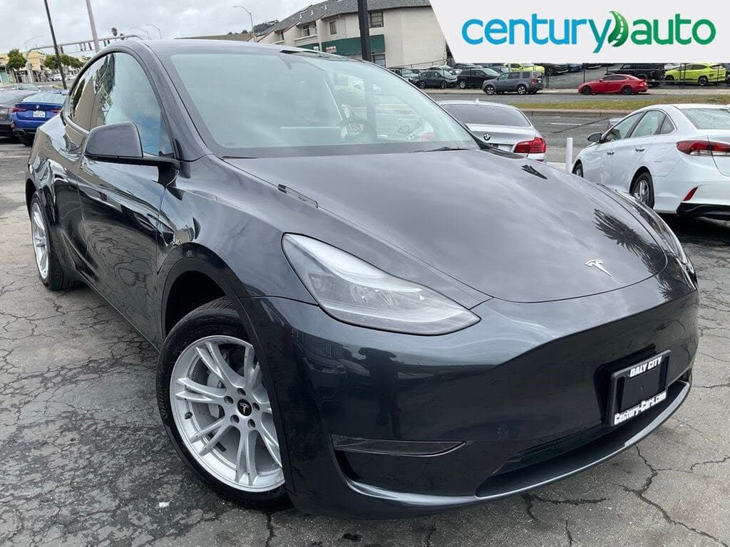 2024 Tesla Model Y photo 1