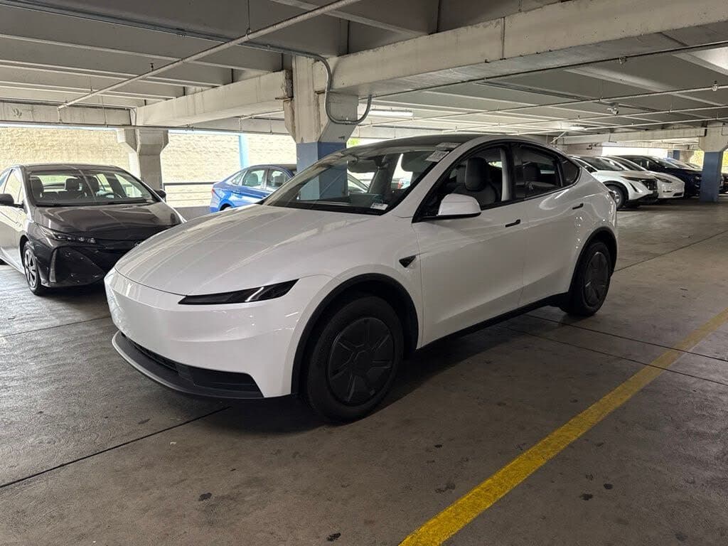 2026 Tesla Model Y photo 1