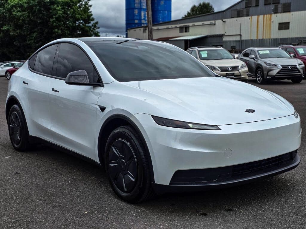 2026 Tesla Model Y photo 1