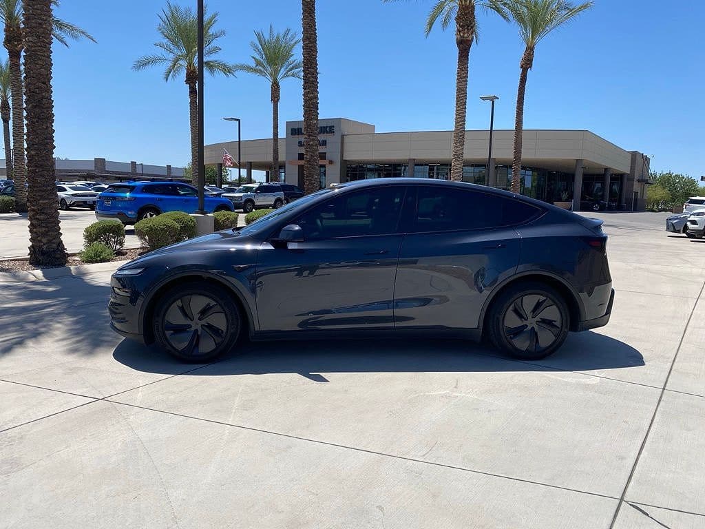 2026 Tesla Model Y photo 1