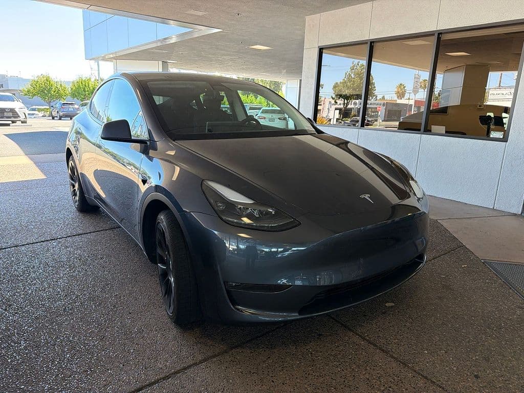 2023 Tesla Model Y photo 1