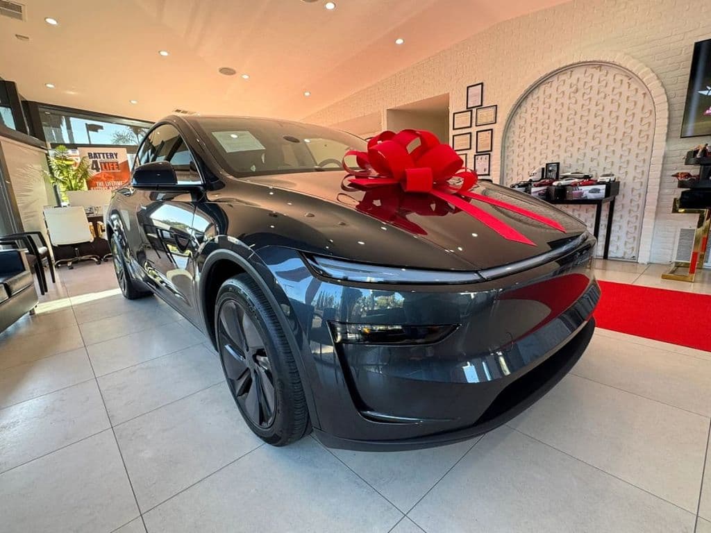 2026 Tesla Model Y photo 1