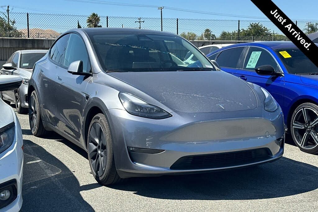 2025 Tesla Model Y photo 1