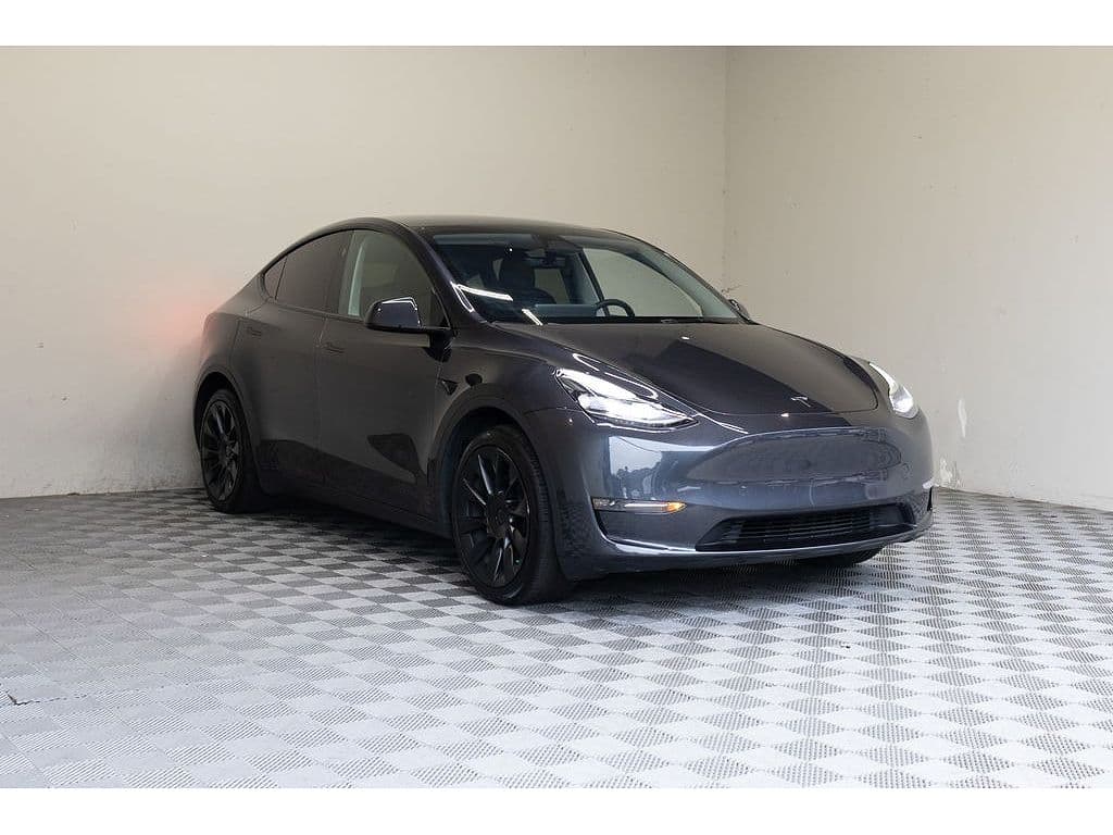 2024 Tesla Model Y photo 1