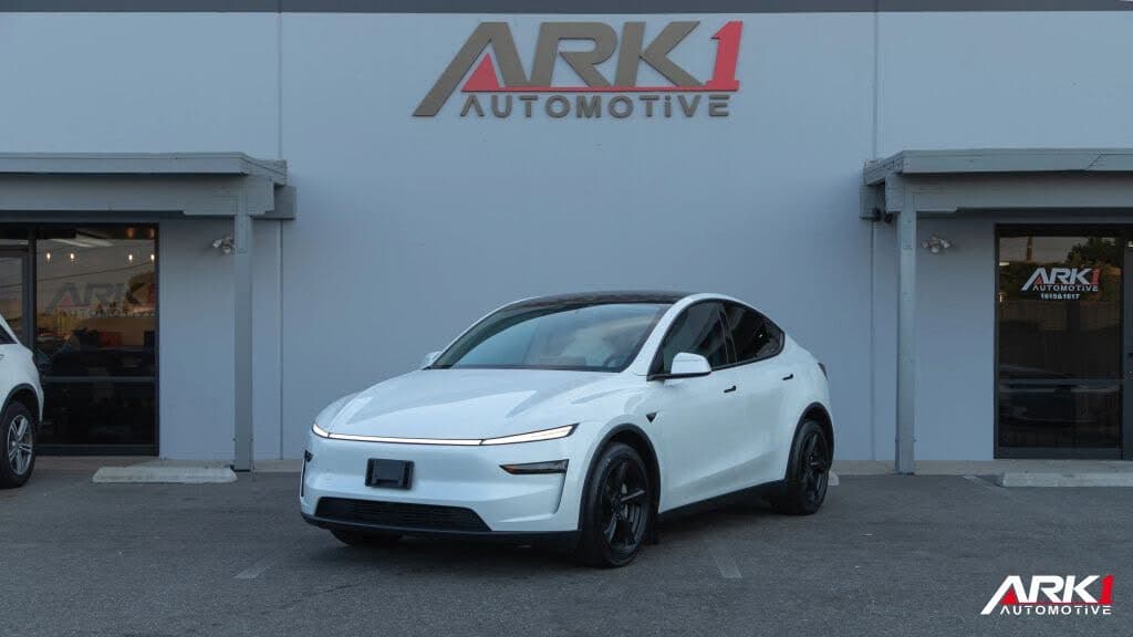 2026 Tesla Model Y photo 1