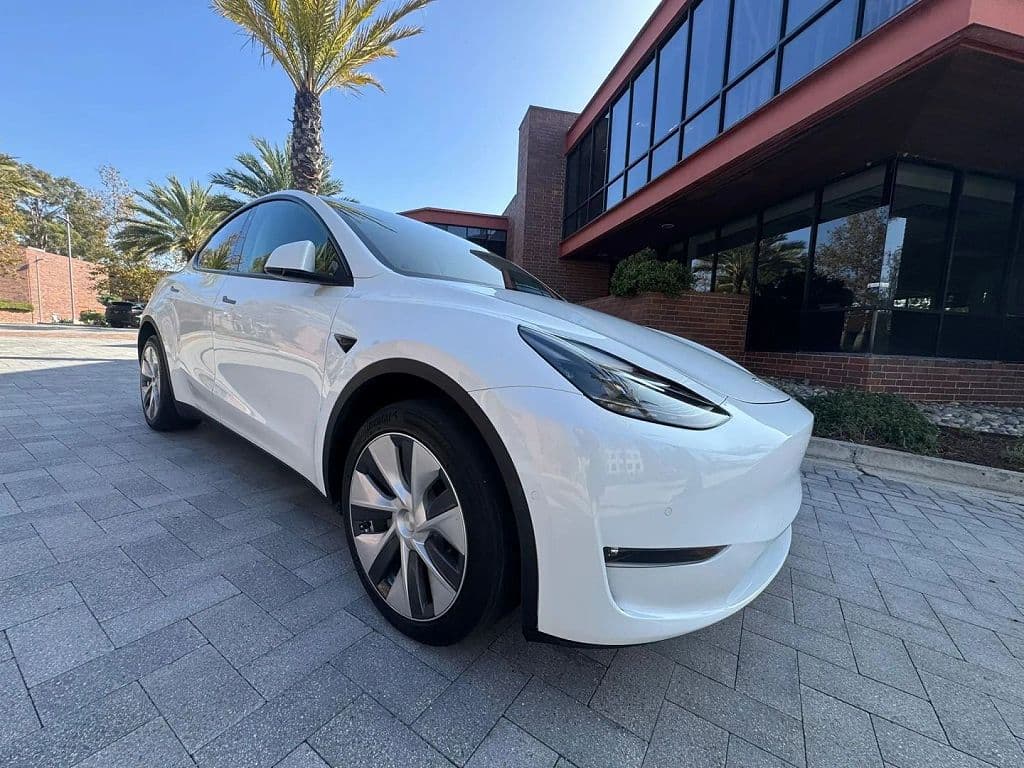 2022 Tesla Model Y photo 1