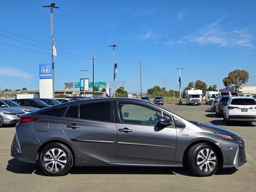 2022 Toyota Prius Prime photo 1