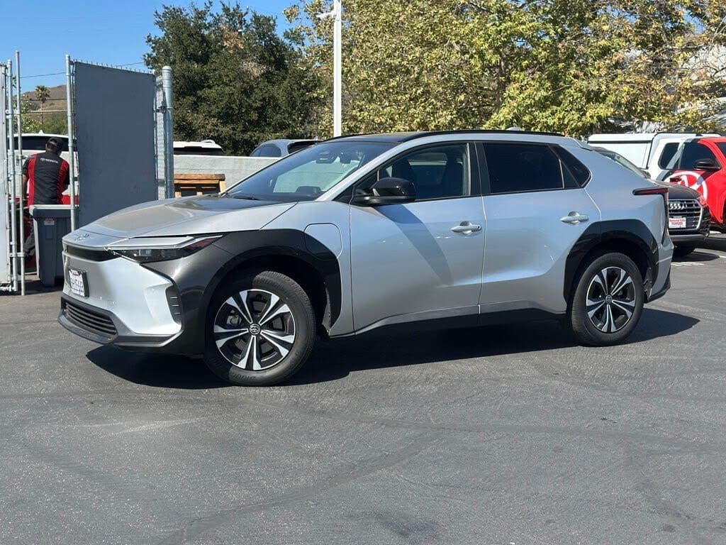 2023 Toyota bZ4X photo 1