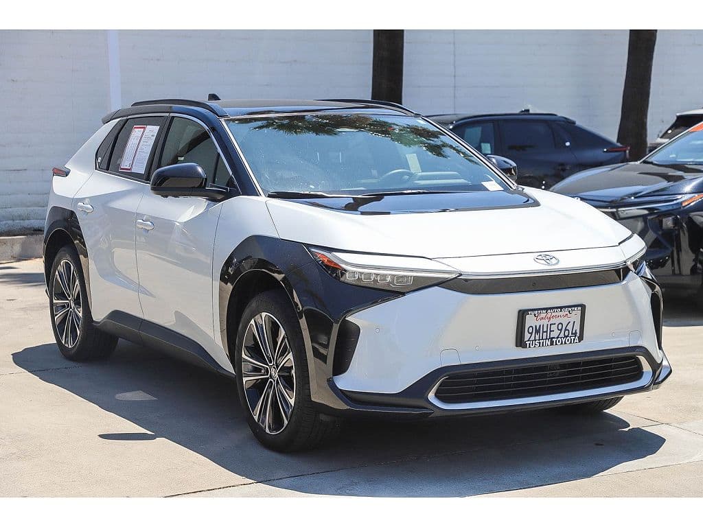 2024 Toyota bZ4X photo 1