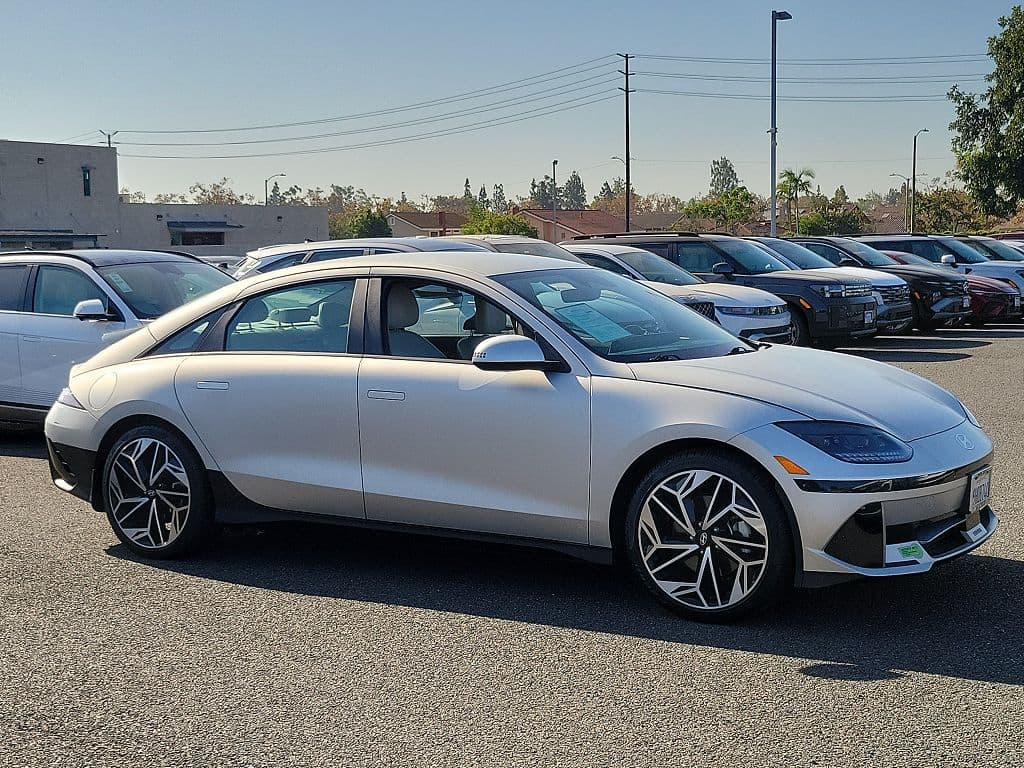 2023 Hyundai IONIQ 6 photo 1