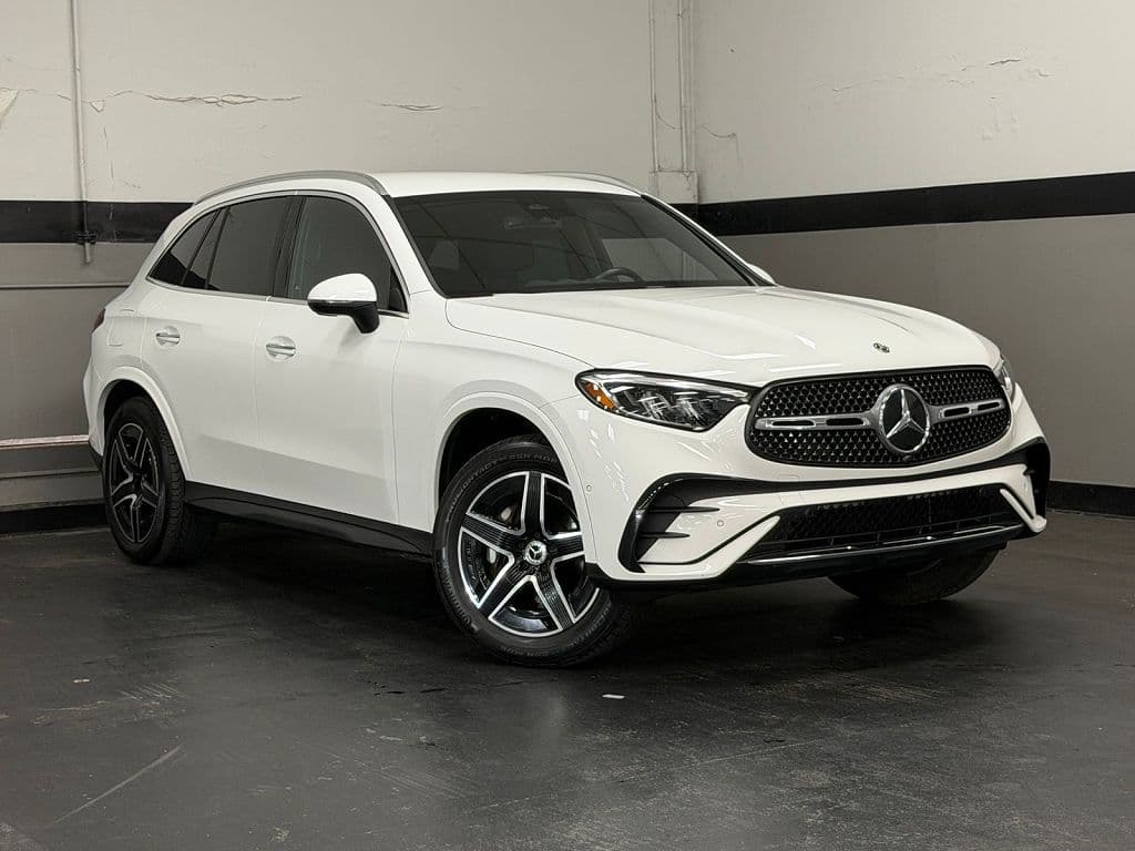 2025 Mercedes-Benz GLC 350e photo 1