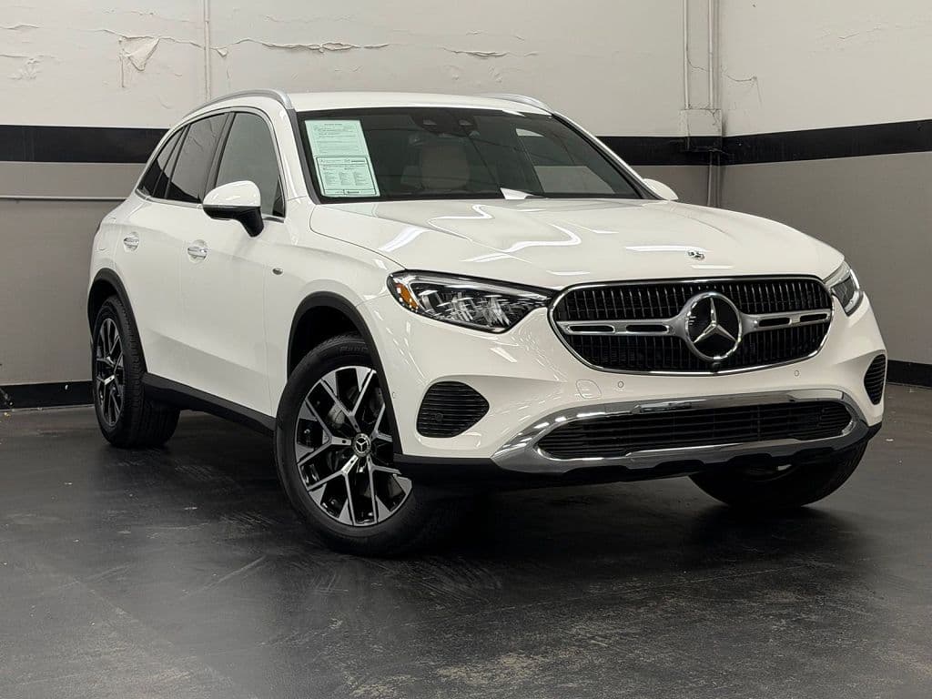 2025 Mercedes-Benz GLC 350e photo 1