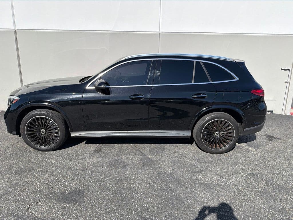 2025 Mercedes-Benz GLC 350e photo 1