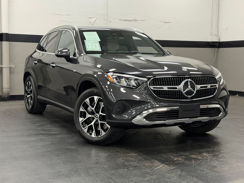 2025 Mercedes-Benz GLC 350e photo 1