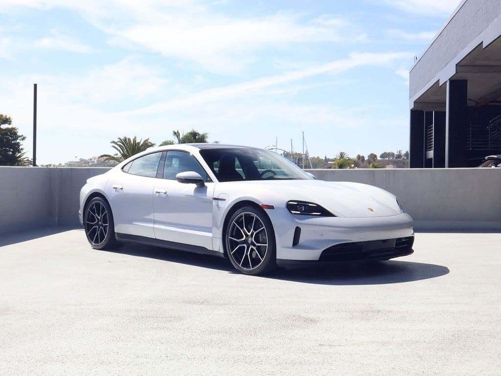 2025 Porsche Taycan photo 1