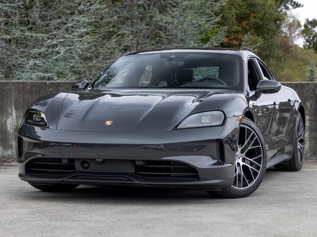 2025 Porsche Taycan photo 1