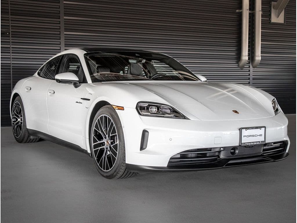 2026 Porsche Taycan photo 1