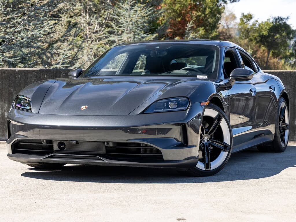 2025 Porsche Taycan photo 1