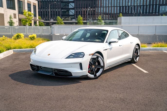 2025 Porsche Taycan photo 1